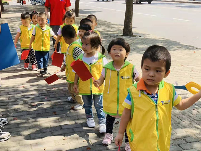 “向國旗敬禮、弘揚(yáng)愛國精神”--記嬰智貝佳老閔行園兒童之家托管班國慶活動(dòng)